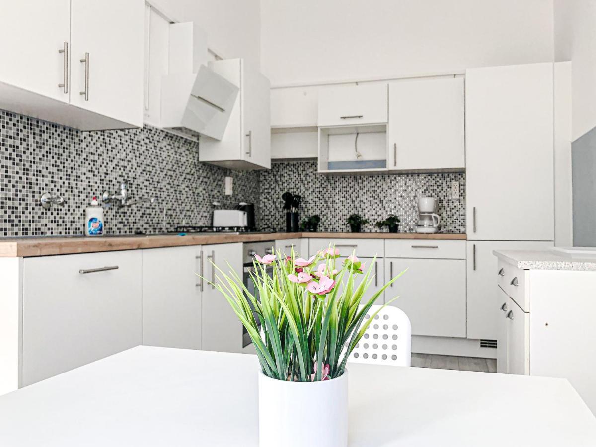 Commodious 2Br Apt. Near Akh-Perfect For Groups Viena Exterior foto